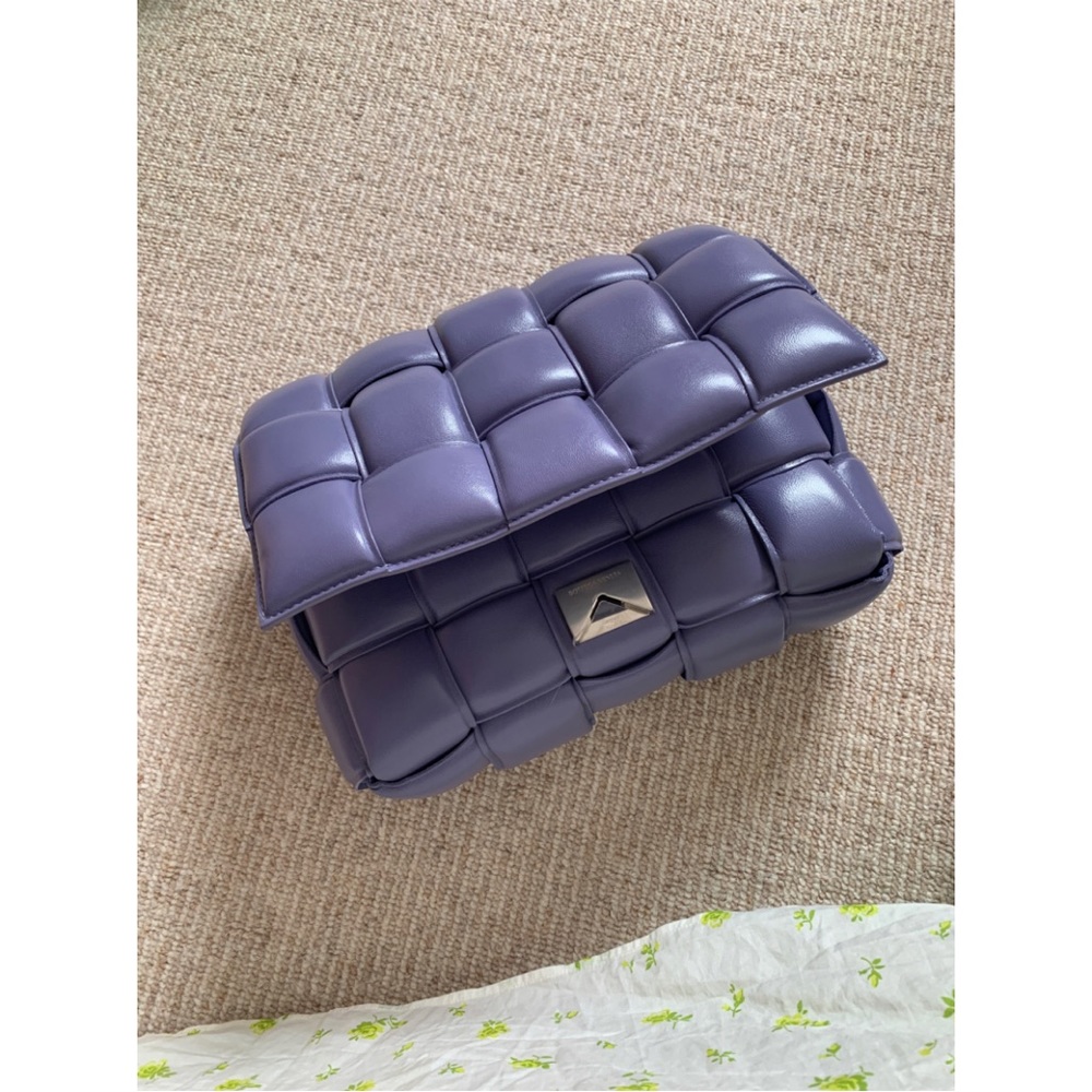 Bottega Veneta Cassette Bag in lavender (like new)